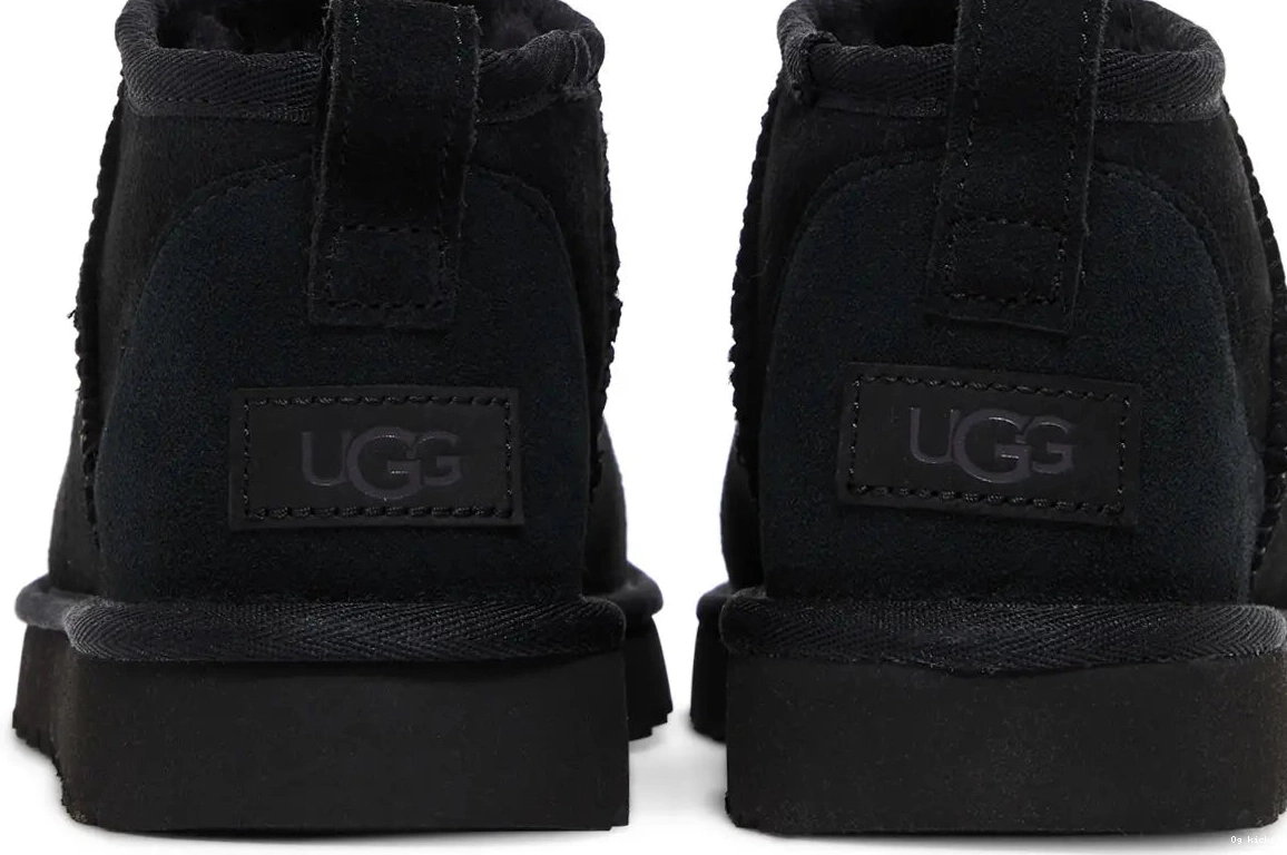 Mini UGG W Black Classic Ultra 0728